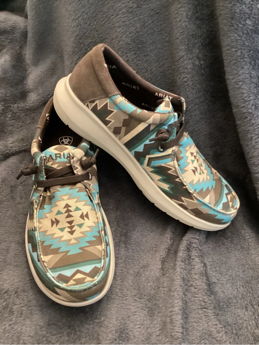 Ariat Men’s Aztec-Pattern Slip Ons/Lace up in Teal and Brown.  Size 8.5
